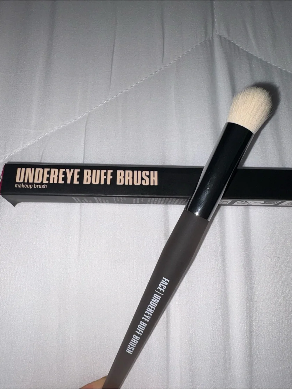 HUDA BEAUTY Undereye Buff Brush - Black with Rose Gold Lettering